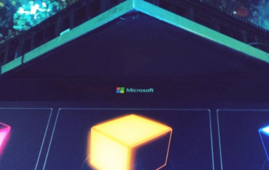Deadmau5 makes music on giant 55-inch Microsoft touchscreen