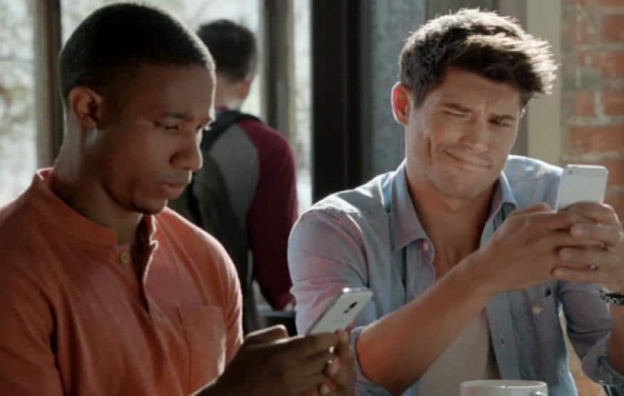 Samsung takes potshot at iPhone in latest commercial