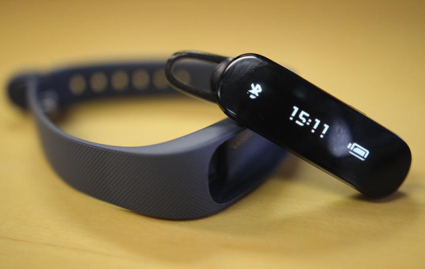 Hands On: Huawei TalkBand B1 – A Bluetooth headset that doesn’t...