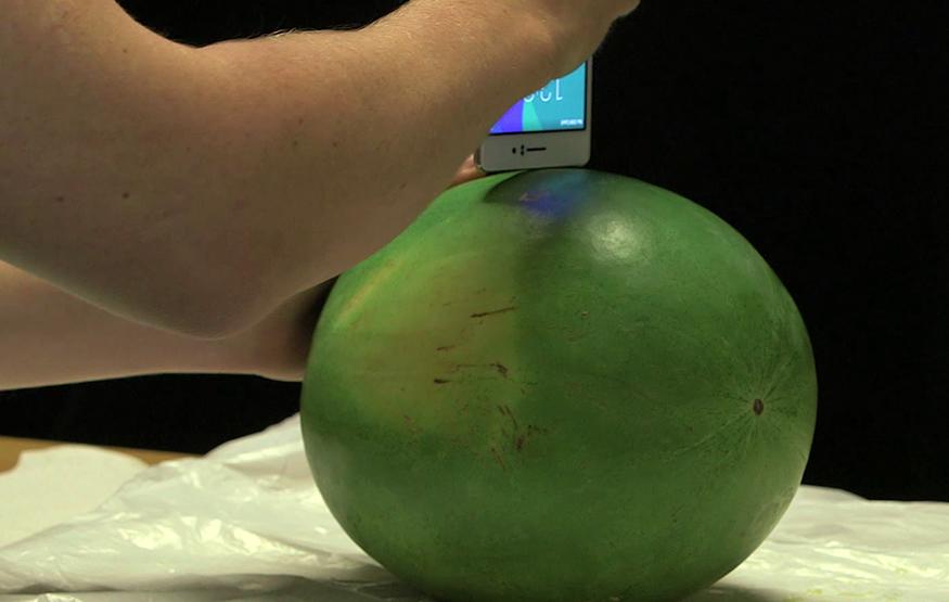 Can you actually cut through a watermelon with a smartphone?