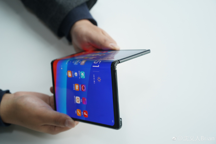 OPPO shares its foldable prototype, optical zoom phone lens, and 5G plans