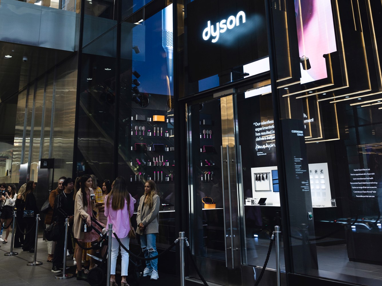 Dyson Demo Store Sydney CBD – nerds on hand to explain its superior t...