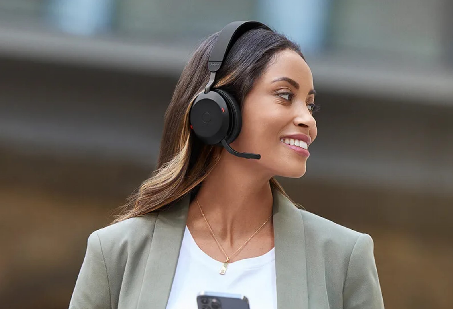 Jabra Evolve2 75 – a true UC on-the-ear headphone with music ‘cred&...