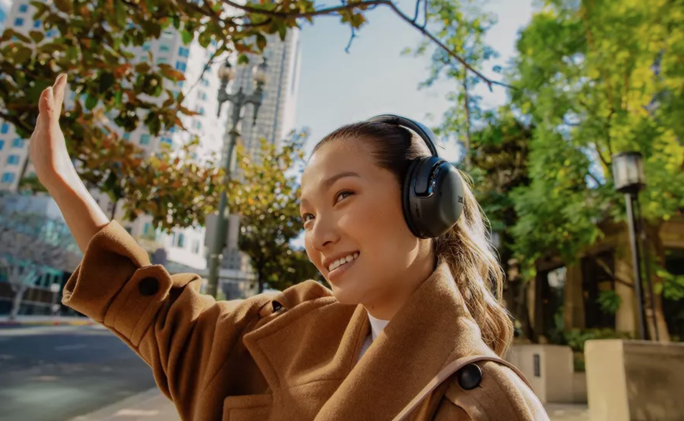 JBL Tour One – luxury travellers Bluetooth, ANC, over-the-ear headphones ...