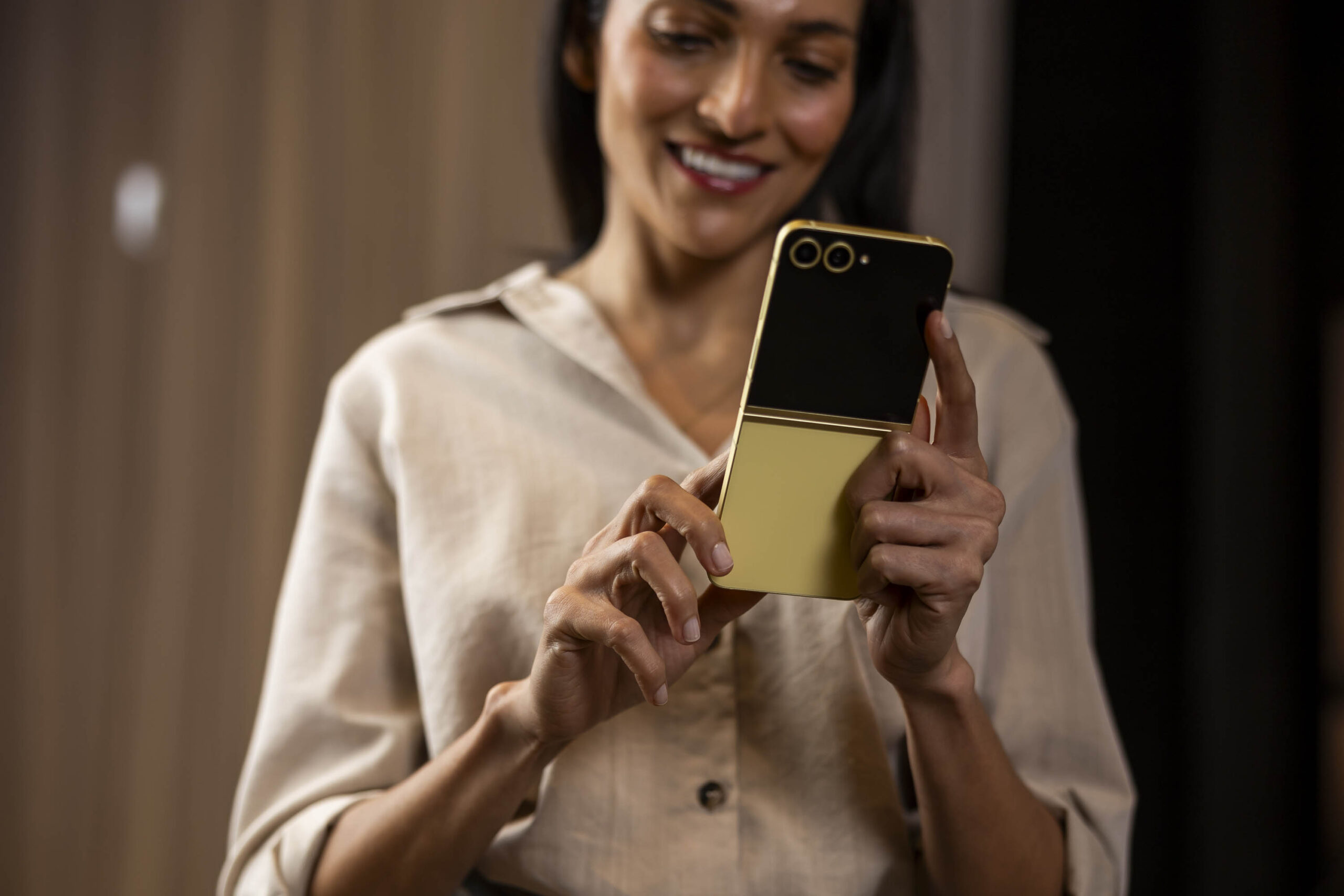 Galaxy Z Flip6: Customised Creative Companion (smartphone)