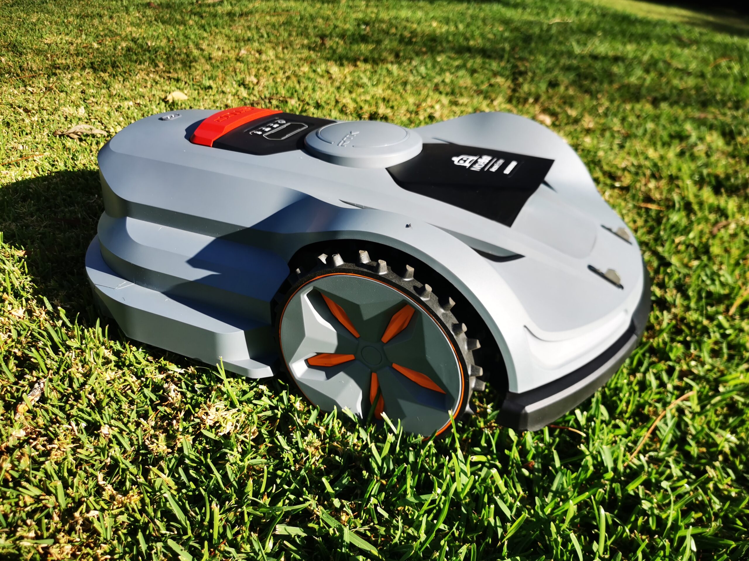 With Moebot Acre Eater, You Don’t Need A Ride-on Lawn Mower (Review)