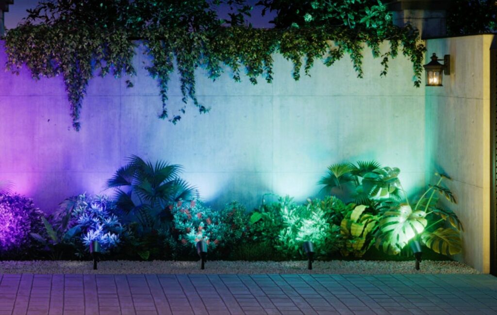 Eufy Outdoor Spotlights E10 – add some Xmas cheer mood lighting to the garden (review)