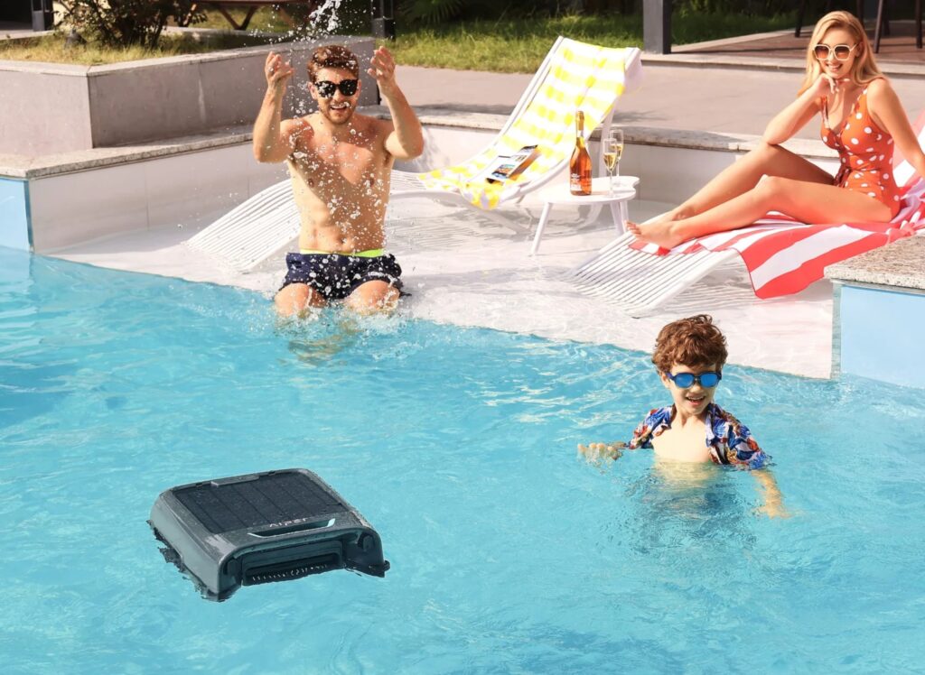 Aiper Surfer S2 – skims the pool to keep the filter clean (review)